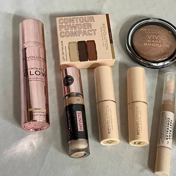 Revolution 10-Piece Full Face Makeup Set Glow, Contour, Conceal & More - Picture 2 of 3